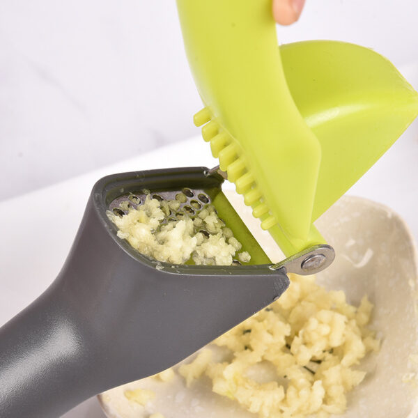 Plastic Garlic Masher With Plastic Handle - Image 3